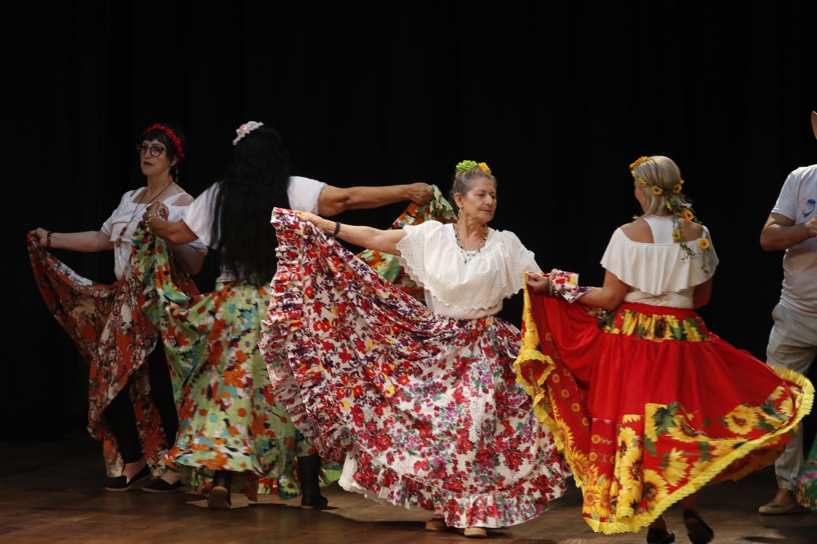 "Idoso Mostra Arte": Poesia, teatro e muita emoção "Idoso Mostra Arte": Poesia, teatro e muita emoção