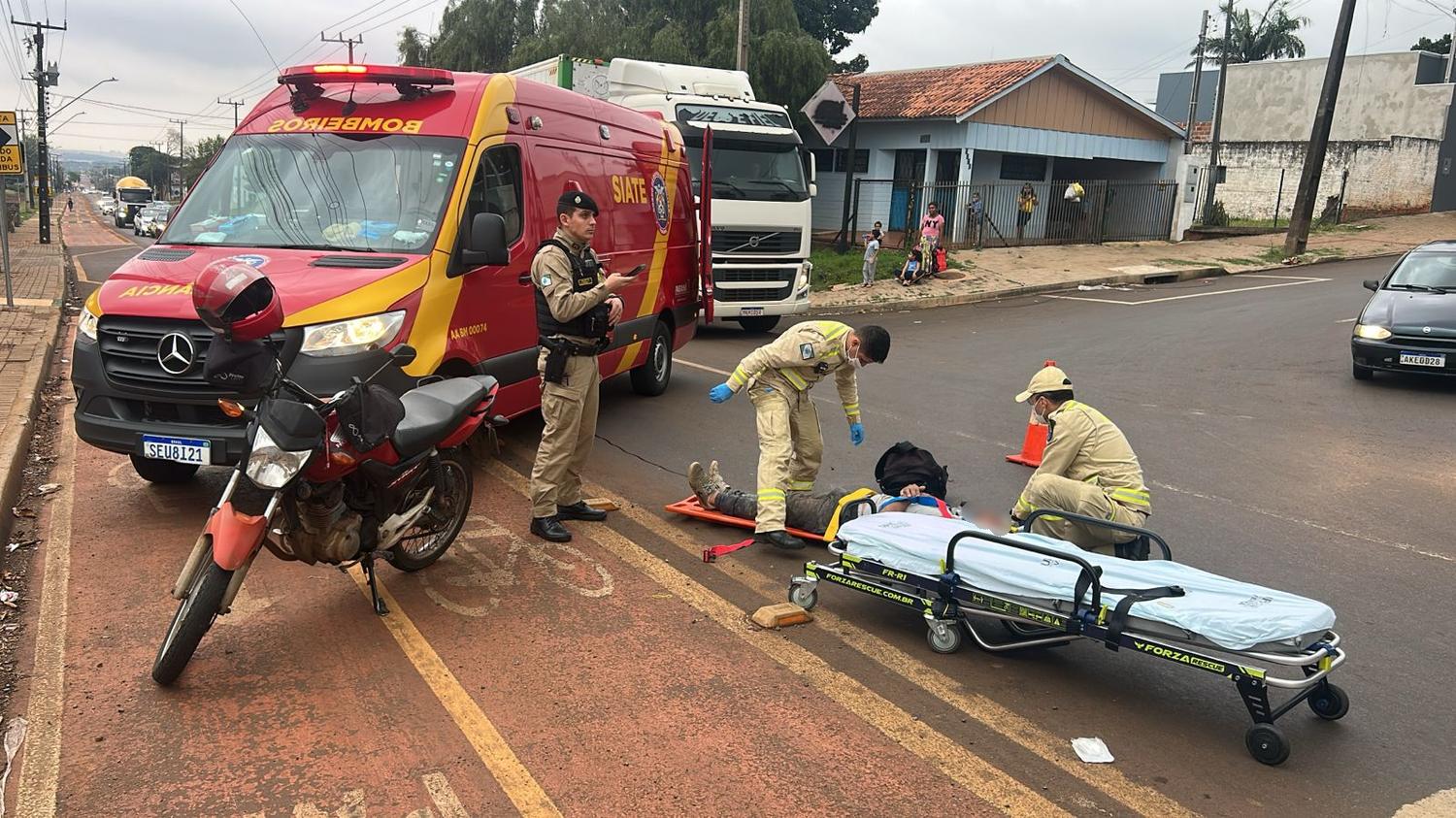 Homem fica ferido após acidente de trânsito na Avenida Piquiri Homem fica ferido após acidente de trânsito na Avenida Piquiri