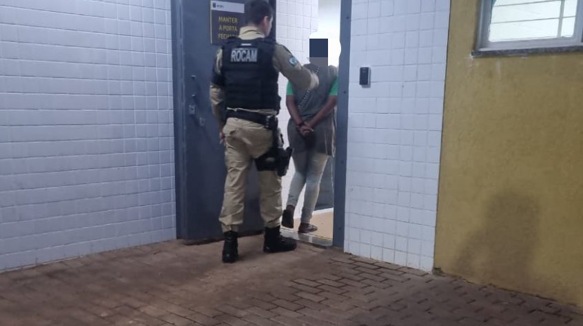 Mulher é presa pela Rocam no Terminal Leste de Cascavel