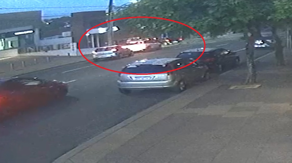 Veja como aconteceu a confusão entre motoristas que terminou com batida, agressão e polícia