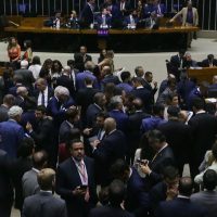 Câmara aprova isenção do IR para quem ganha até R$ 5 mil Imagem referente a Câmara aprova isenção do IR para quem ganha até R$ 5 mil