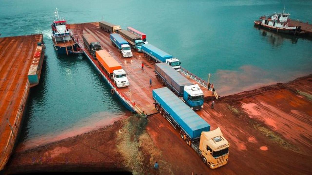 Nova balsa faz travessia inaugural entre Paraguai e Brasil e marca avanço na navegação do Lago de Itaipu