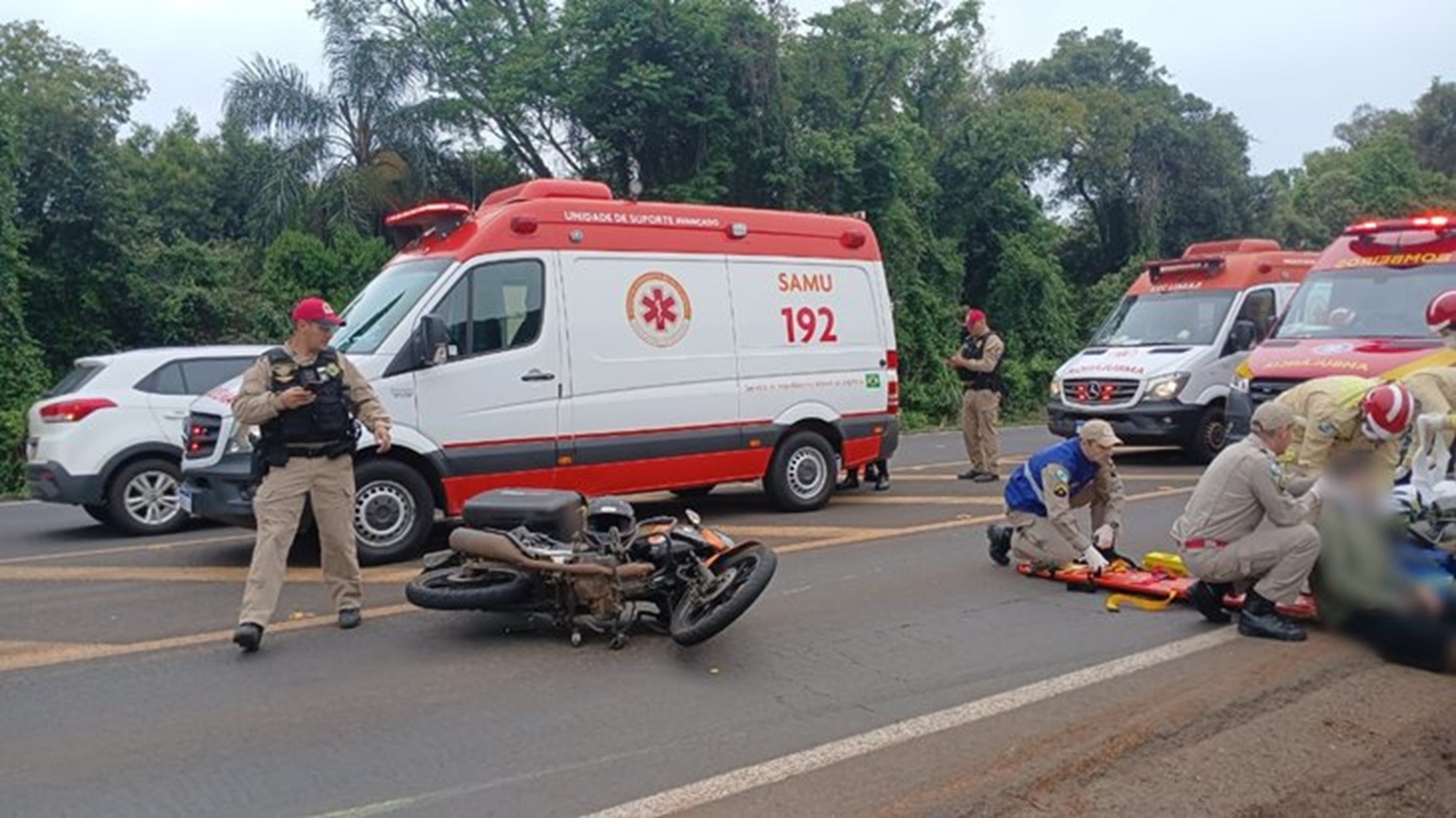 Duas motos batem de frente na PR-180 e deixam feridos em Beltrão