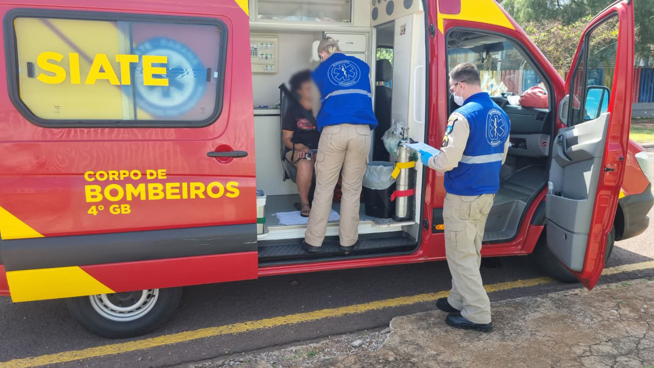 Mulher sofre convulsão na rua e é socorrida pelo Siate em Cascavel