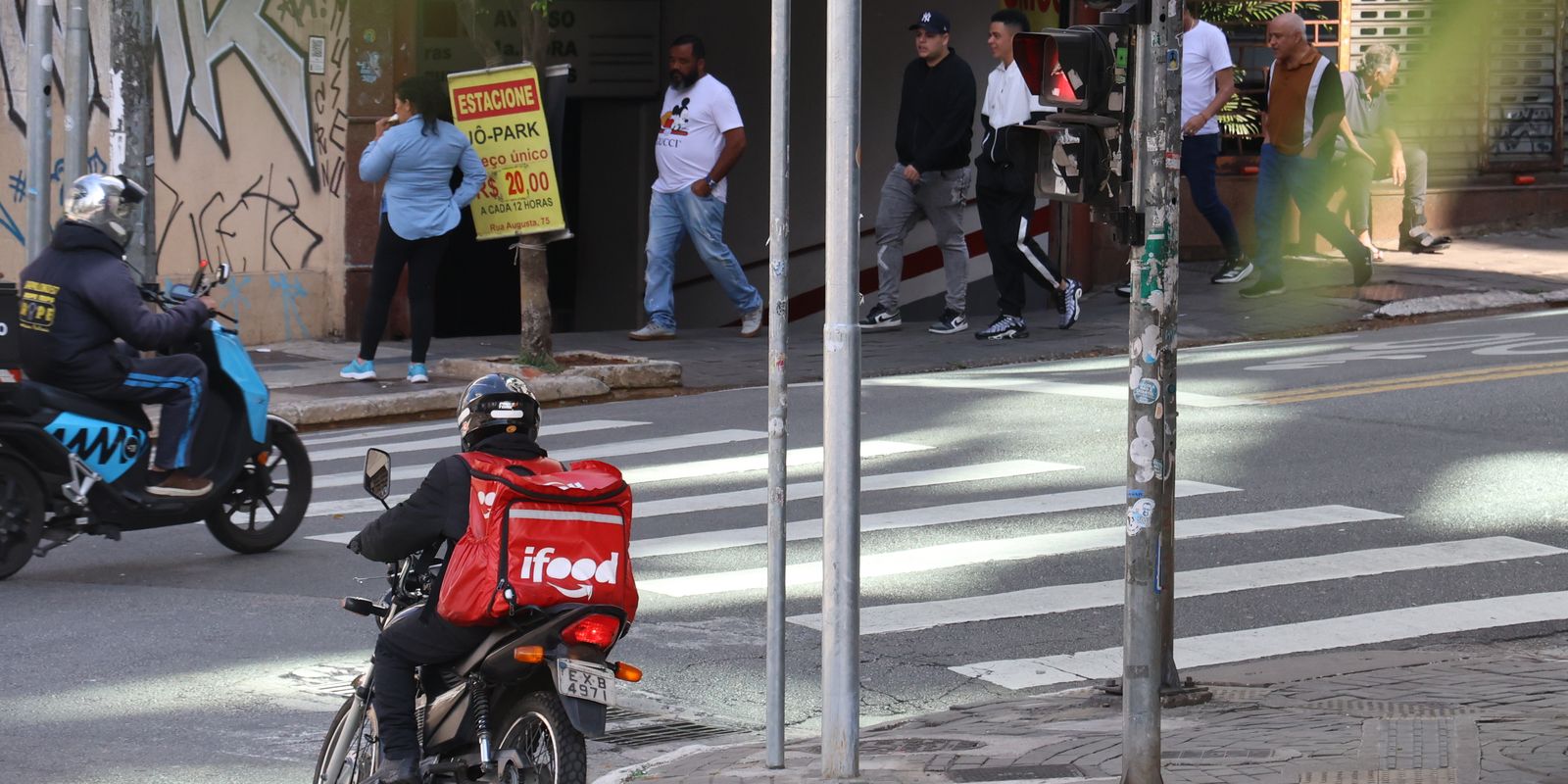 Fachin adia por 30 dias votação de vínculo entre motoristas e apps