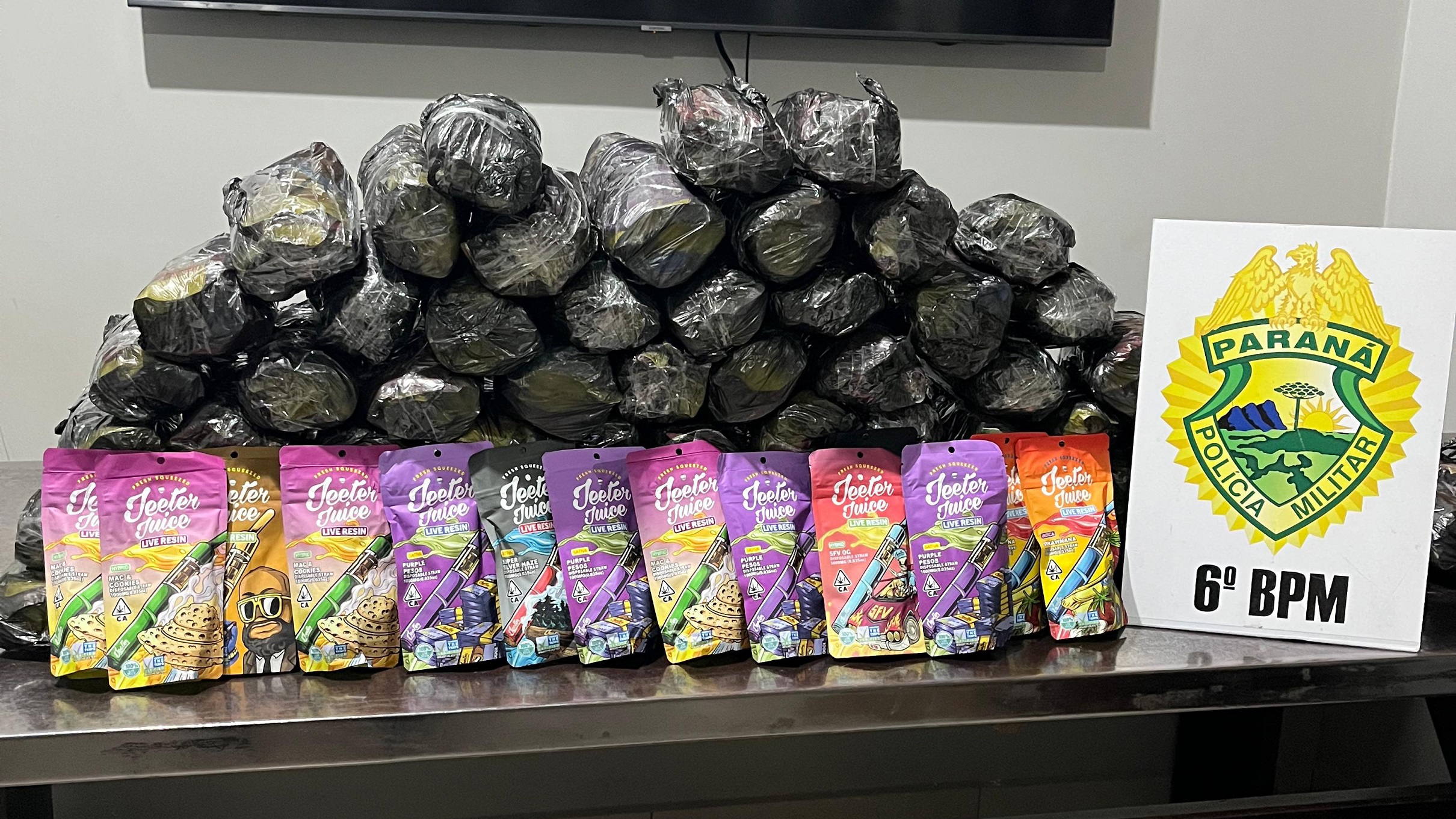CHOQUE apreende 680 cigarros eletrônicos à base de cannabis em ônibus na Av. Tancredo Neves, em Cascavel