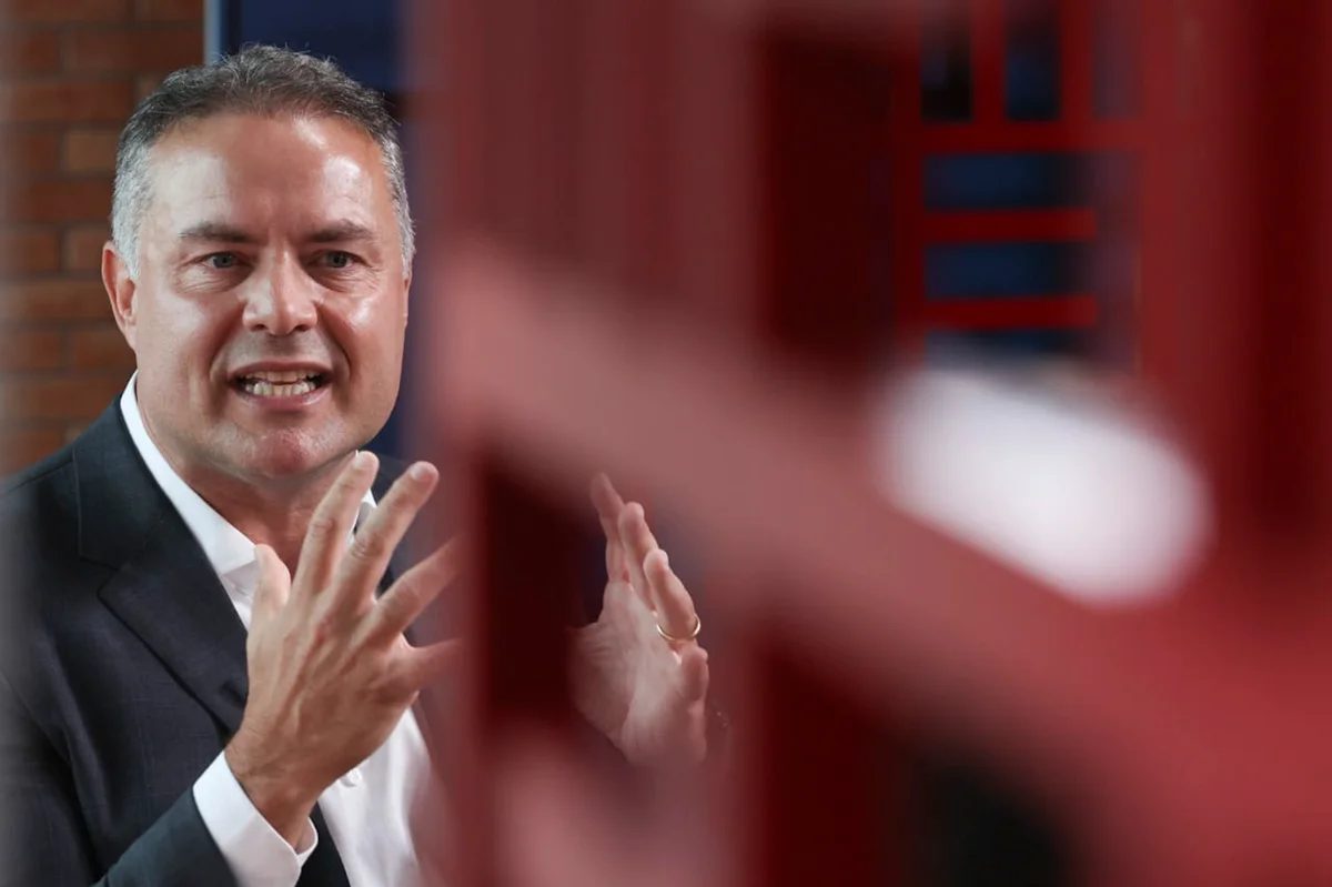 "Não vai ser o fim das autoescolas" diz ministro sobre desburocratização da CNH