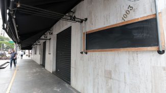 Vigilância Sanitária do DF interdita bebidas em rede de supermercados Vigilância Sanitária do DF interdita bebidas em rede de supermercados