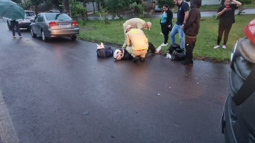 Acidente entre Jeep Renegade e moto deixa homem ferido no Coqueiral