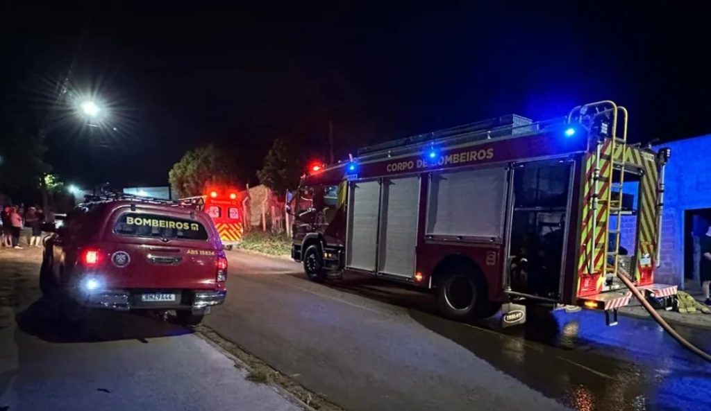 Incêndio em empresa de couro mobiliza bombeiros em Apucarana