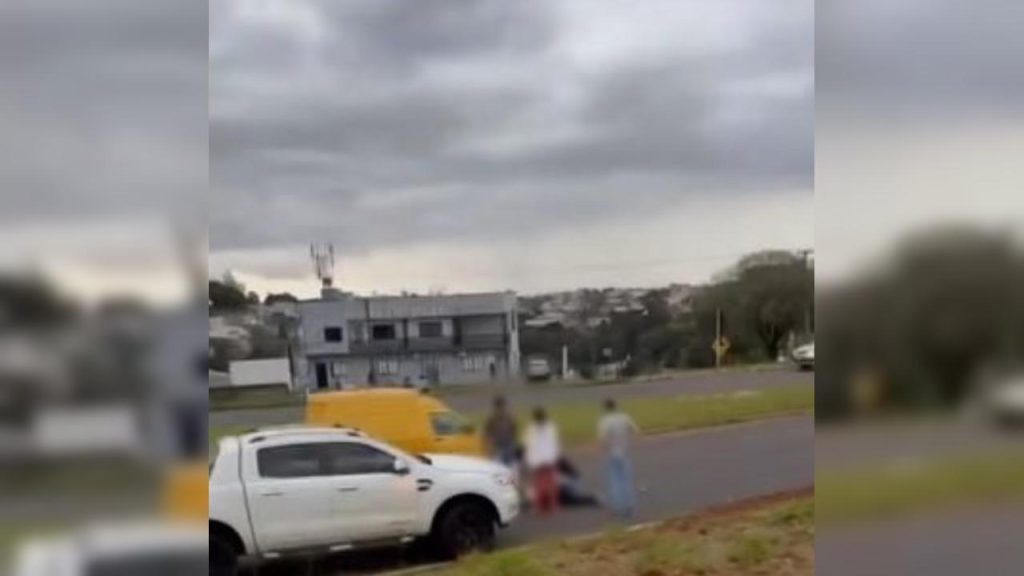 Mulher é atropelada por caminhonete na BR-158 em Pato Branco