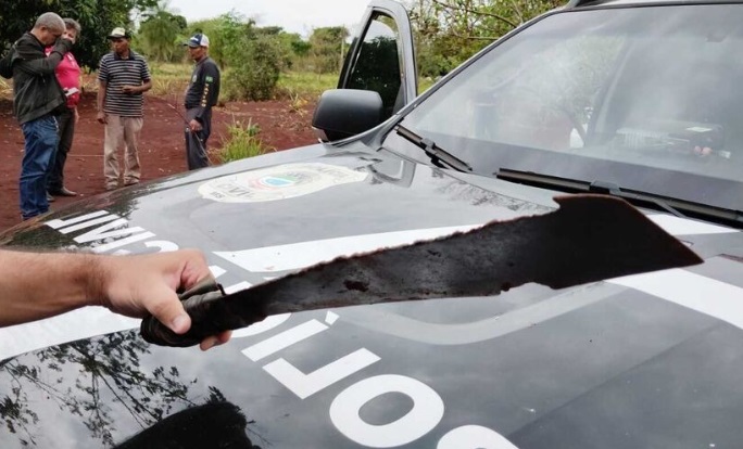 Mulher matou irmão a pauladas para defender a madrasta Mulher matou irmão a pauladas para defender a madrasta