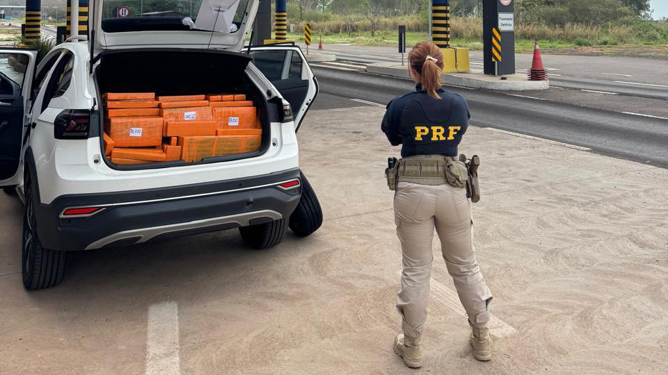 PRF apreende mais de 360 quilos de maconha em carro furtado na BR-487, em Alto Paraíso