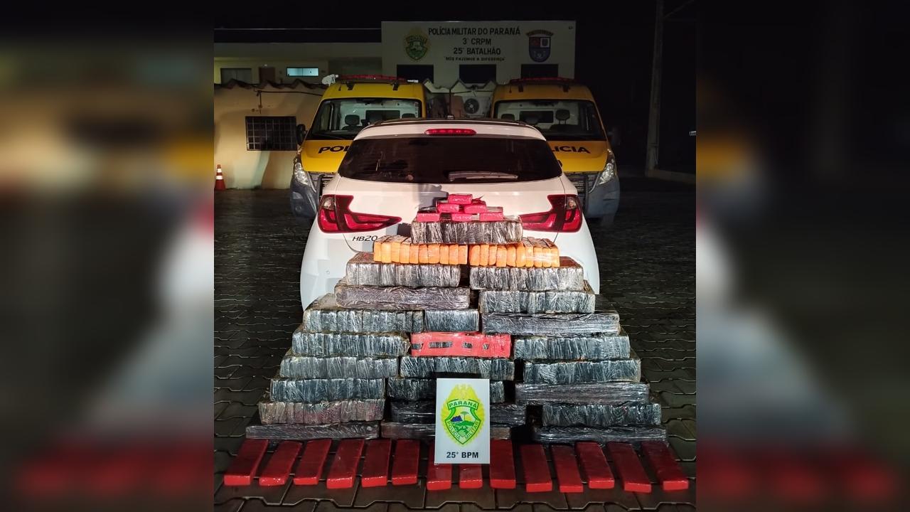 PM apreende 230 kg de maconha e veículo em Umuarama; dois homens são presos