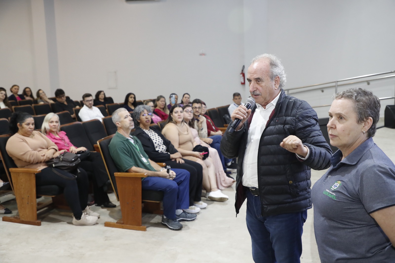 Prefeitura lança aplicativo de serviços e moderniza atendimentos à população