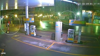 Novas imagens de câmeras de segurança revelam dinâmica do homicídio de Jocemar da Rosa em Cascavel Novas imagens de câmeras de segurança revelam dinâmica do homicídio de Jocemar da Rosa em Cascavel