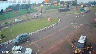 Imagens flagram correria policial que resultou na morte de suspeito de assalto em Cascavel Imagens flagram correria policial que resultou na morte de suspeito de assalto em Cascavel