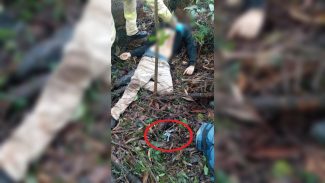 Arma de fogo é encontrada ao lado do corpo de assaltante morto em confronto com a PM Arma de fogo é encontrada ao lado do corpo de assaltante morto em confronto com a PM