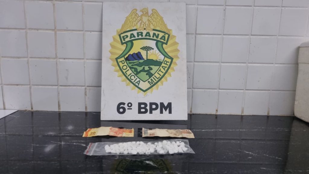 Adolescente é apreendido com 71 porções de cocaína no Bairro Riviera em Cascavel Adolescente é apreendido com 71 porções de cocaína no Bairro Riviera em Cascavel