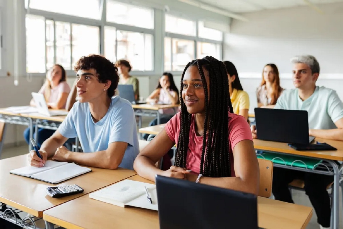 Cascavel aprova lei para garantir cursinhos grátis a jovens de baixa renda Cascavel aprova lei para garantir cursinhos grátis a jovens de baixa renda