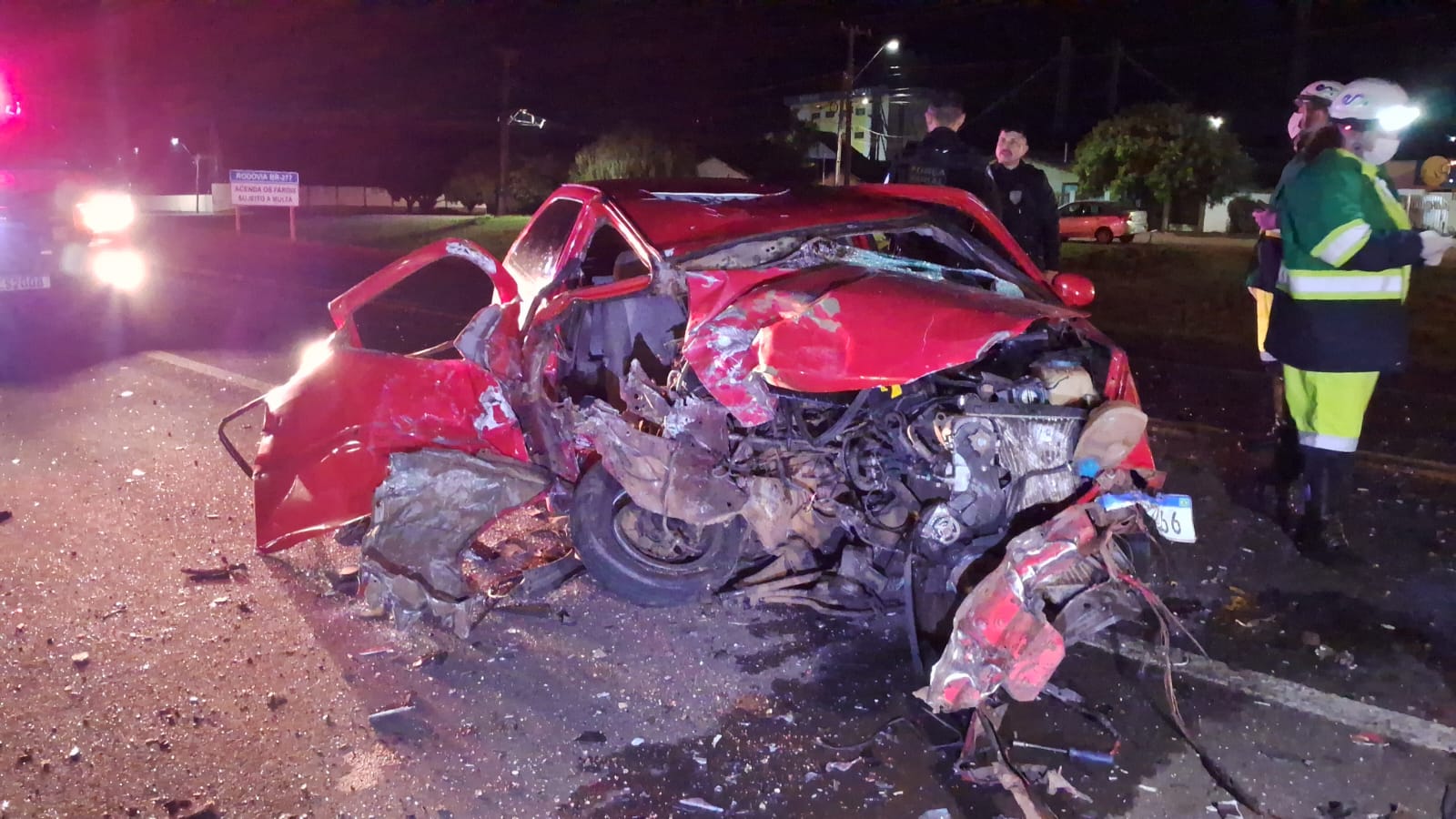 Condutor de Gol "desaparece" após colisão frontal e casal de caminhonete fica ferido na BR-277 em Cascavel Condutor de Gol "desaparece" após colisão frontal e casal de caminhonete fica ferido na BR-277 em Cascavel