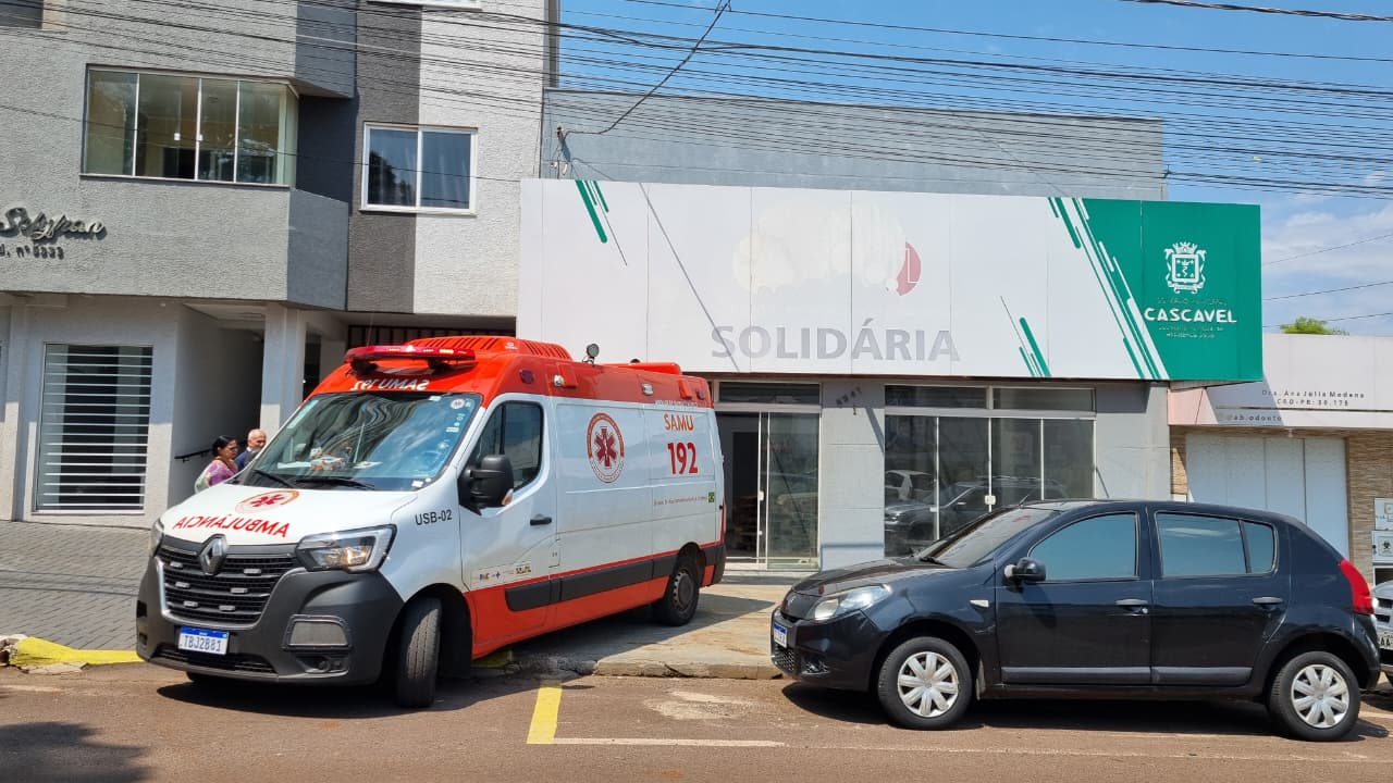 Trabalhador é socorrido após queda de andaime em Cascavel Trabalhador é socorrido após queda de andaime em Cascavel