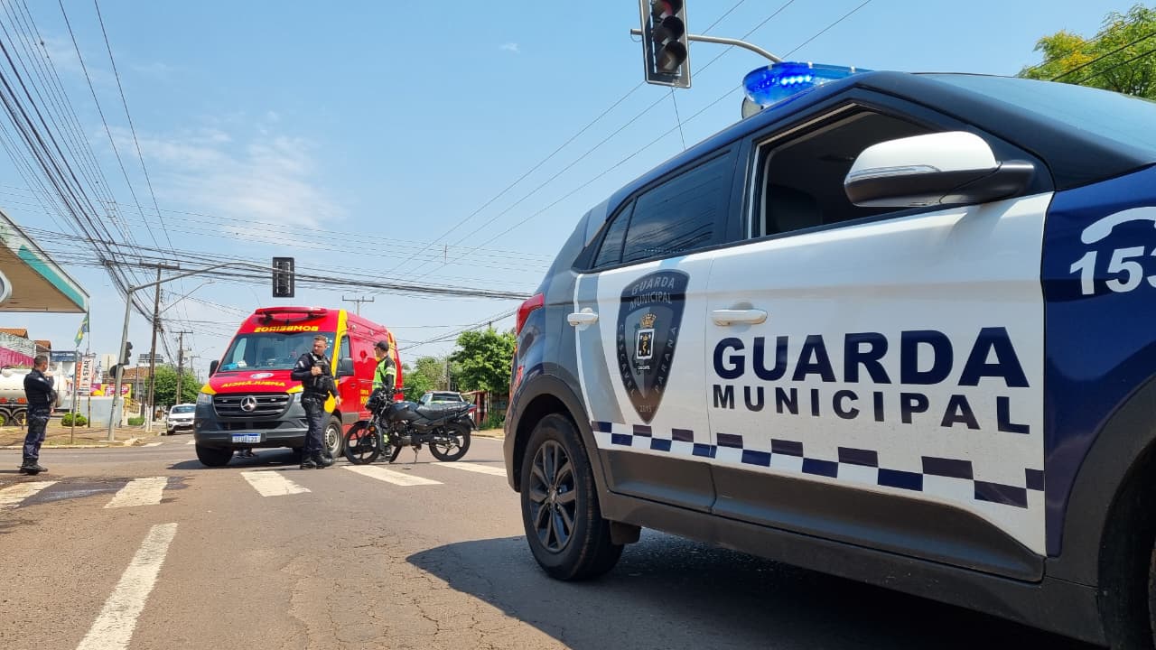 Motociclista fica ferido em colisão com caminhonete no bairro Cancelli, em Cascavel Motociclista fica ferido em colisão com caminhonete no bairro Cancelli, em Cascavel