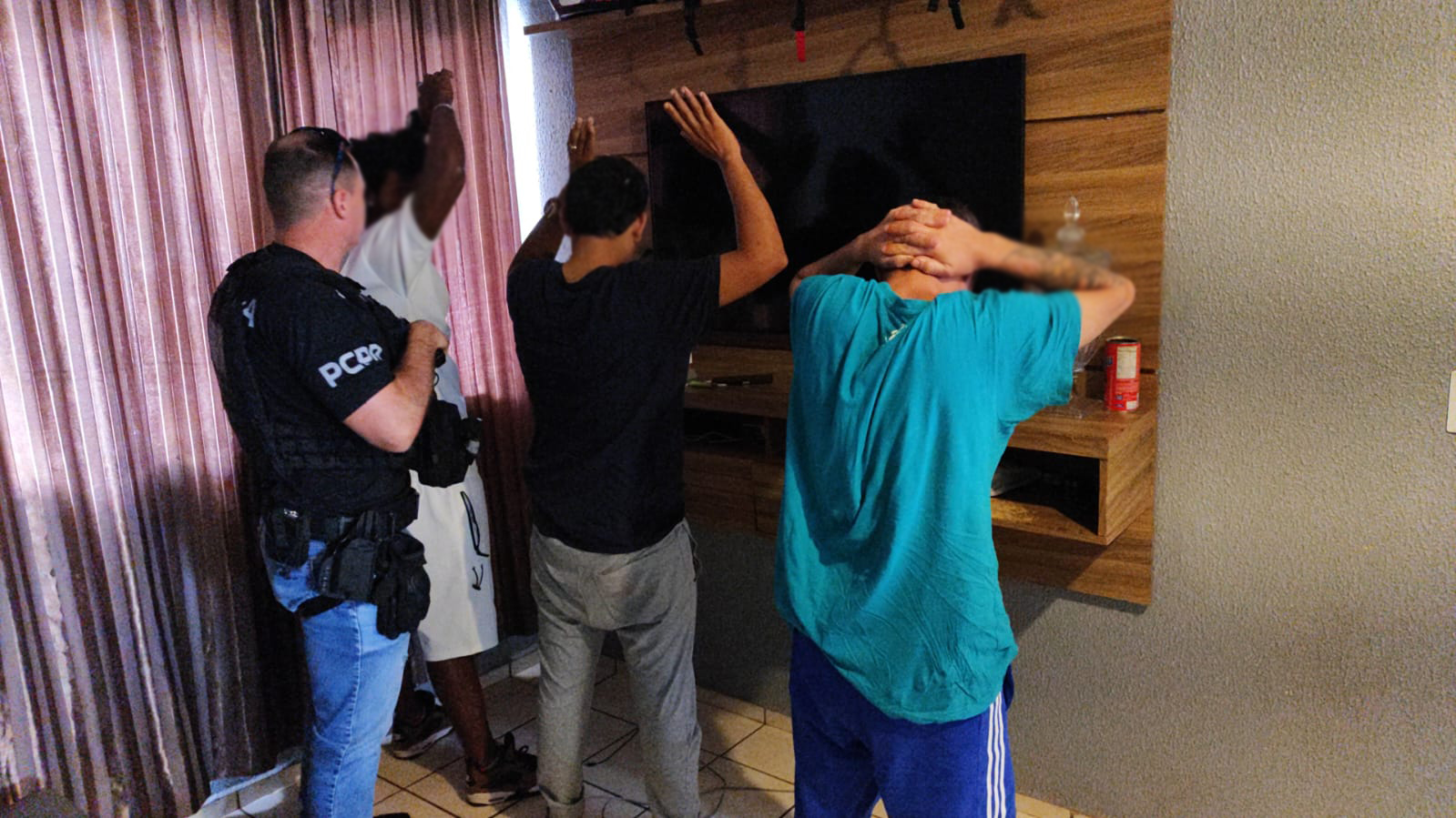 Polícia Civil prende sete pessoas em operação contra furtos e receptação em Cascavel Polícia Civil prende sete pessoas em operação contra furtos e receptação em Cascavel