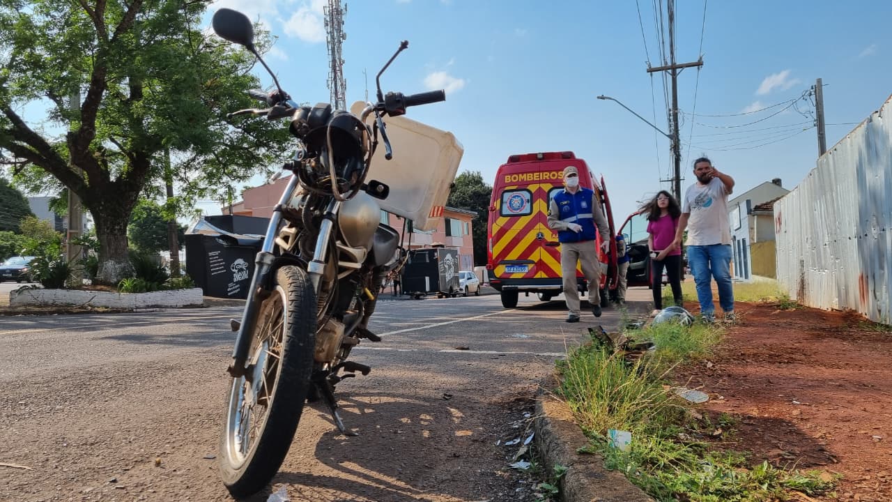 Acidente é registrado na Rua Jacarezinho em Cascavel Acidente é registrado na Rua Jacarezinho em Cascavel