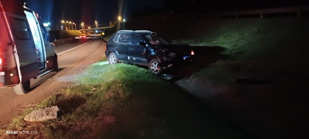 Capotamento deixa duas pessoas feridas na PRc-467 em Cascavel