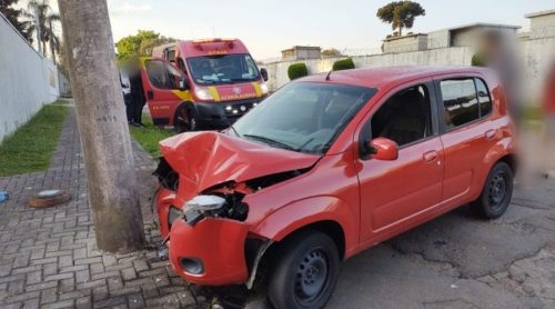 Quatro jovens ficam feridos em acidente “na volta da balada”