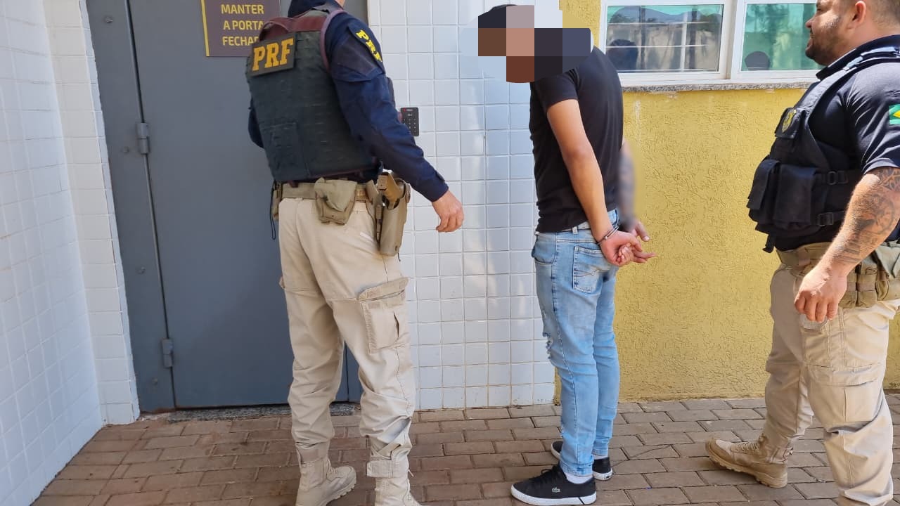 Jovem é preso transportando maconha na BR-277 em Cascavel