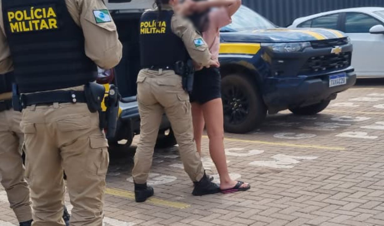 Mulher suspeita de esfaquear jovem no Universitário é detida pela PM