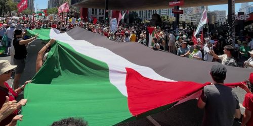 Ato pede libertação de ativistas de flotilha e medidas duras do Brasil Imagem referente a Ato pede libertação de ativistas de flotilha e medidas duras do Brasil