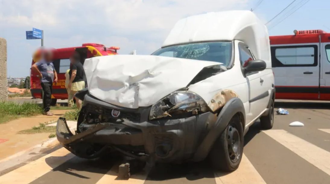 Motorista bate carro e chuta esposa após acidente em Ponta Grossa