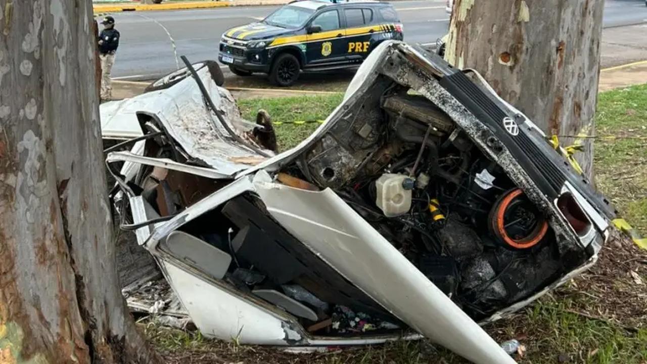 Homem morre após bater contra árvore e ser ejetado do veículo na BR-369