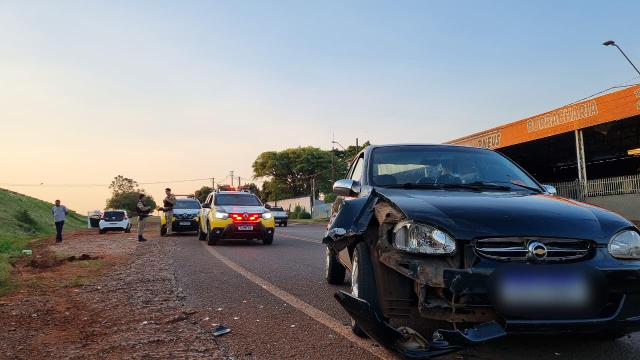 Mobi e Corsa se envolvem em acidente de trânsito na PRc-467, em Cascavel