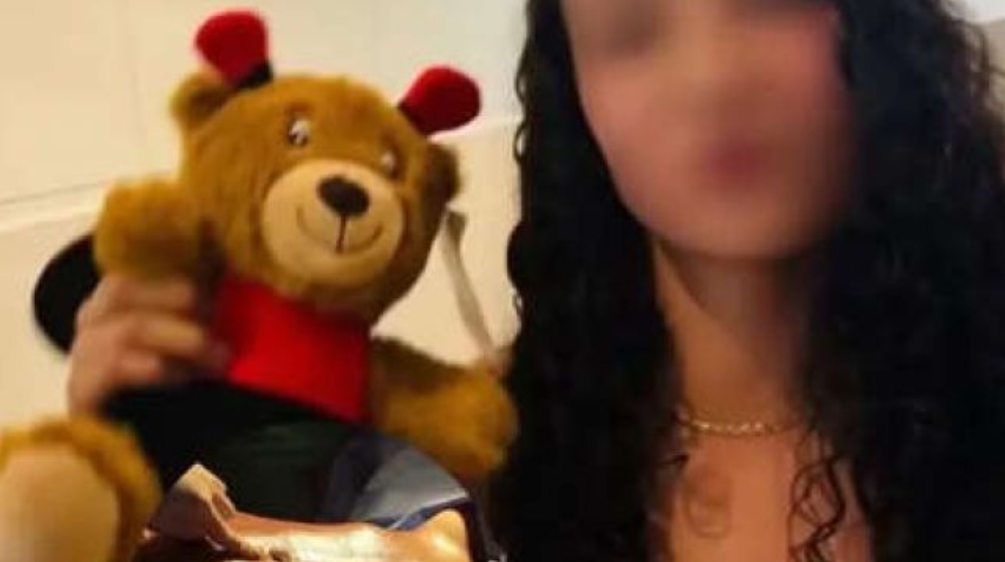 Adolescente de 14 anos morre após cirurgia para aumentar os seios Adolescente de 14 anos morre após cirurgia para aumentar os seios