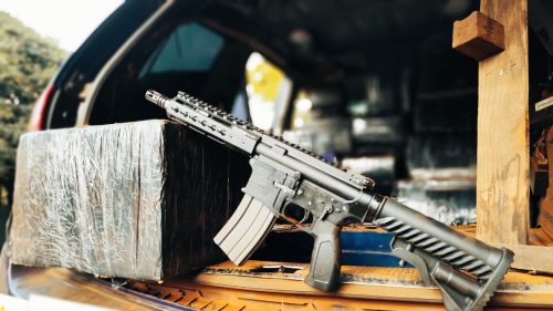Perseguição termina com mega apreensão de drogas e arma de guerra em Cascavel Imagem referente a Perseguição termina com mega apreensão de drogas e arma de guerra em Cascavel