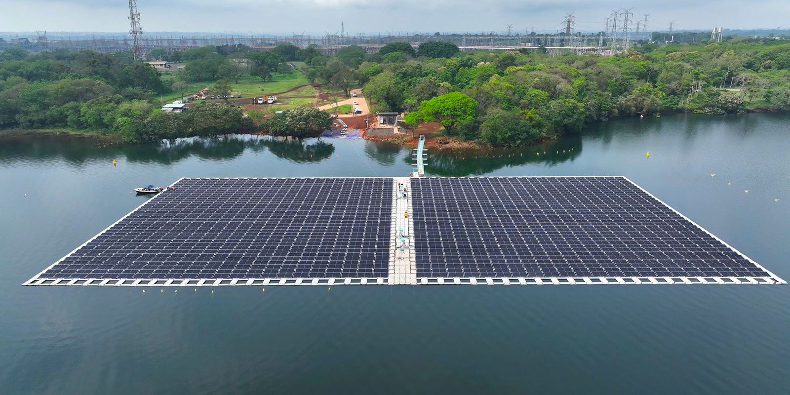 Usina de Itaipu termina montagem de “ilha solar” que vai gerar energia Usina de Itaipu termina montagem de “ilha solar” que vai gerar energia