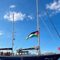 Primeiro integrante solto da Flotilha Global Sumud denuncia violência Imagem referente a Primeiro integrante solto da Flotilha Global Sumud denuncia violência