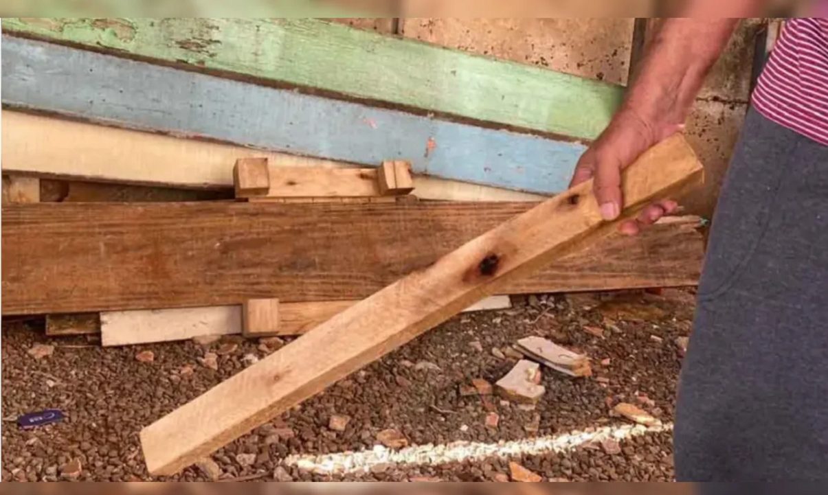 Homem fica inconsciente após apanhar com pedaço de madeira Homem fica inconsciente após apanhar com pedaço de madeira