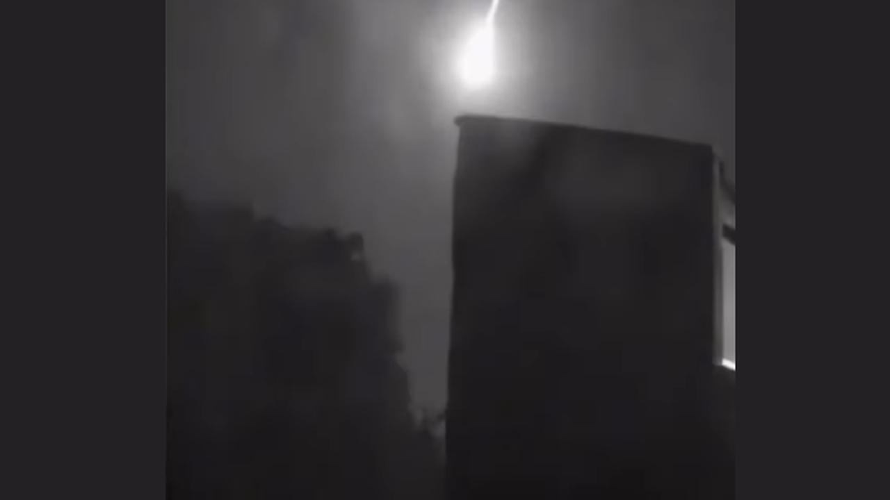 Passagem de meteoro em Maringá chama a atenção de moradores Passagem de meteoro em Maringá chama a atenção de moradores