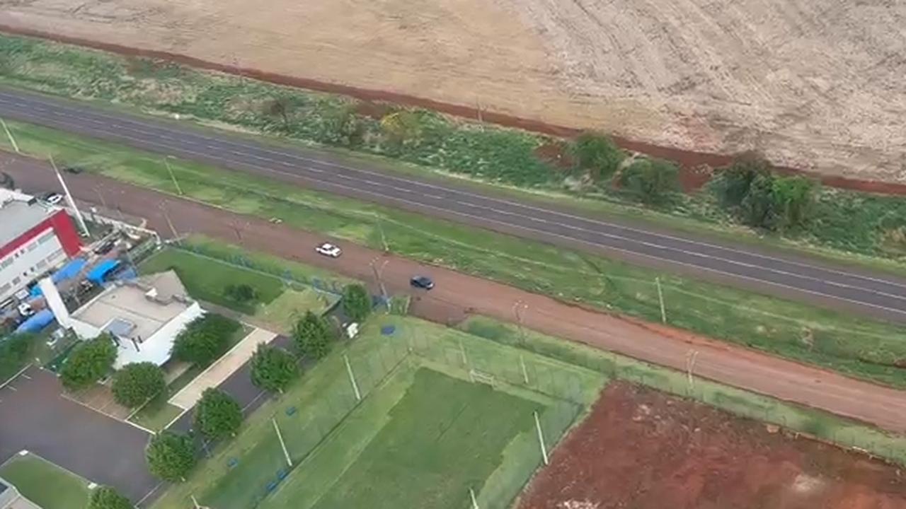Veja a perseguição que terminou com mega apreensão de drogas e arma de guerra Veja a perseguição que terminou com mega apreensão de drogas e arma de guerra