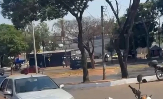 Homem é preso com explosivos perto da rodoviária de Planaltina; bombas seriam vendidas por R$ 800 Homem é preso com explosivos perto da rodoviária de Planaltina; bombas seriam vendidas por R$ 800