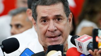 EUA suspendem sanções contra ex-presidente do Paraguai Horacio Cartes EUA suspendem sanções contra ex-presidente do Paraguai Horacio Cartes