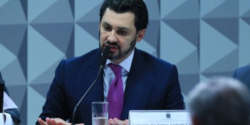 CPMI do INSS: empresário responde a relator, mas se cala para comissão Imagem referente a CPMI do INSS: empresário responde a relator, mas se cala para comissão