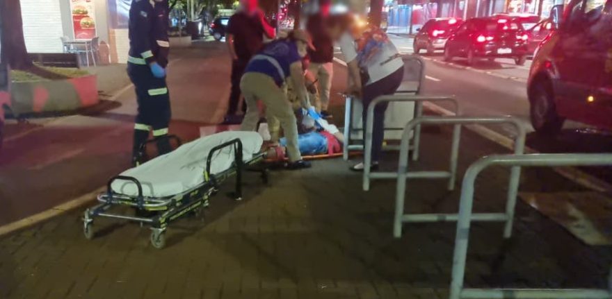 Pedestre é atropelado por carro na Avenida Brasil, no Centro
