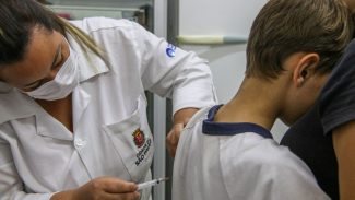 Vacina contra HPV reduz em 58% casos de câncer de colo de útero Vacina contra HPV reduz em 58% casos de câncer de colo de útero