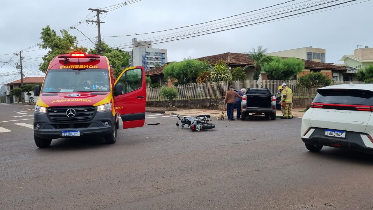 Motociclista fica ferido em colisão no Bairro Maria Luiza em Cascavel